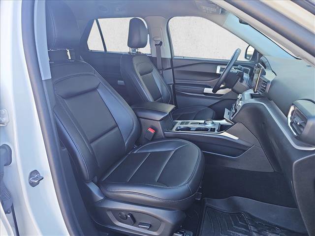 Used 2024 Ford Explorer XLT w/ Equipment Group 202A image 13