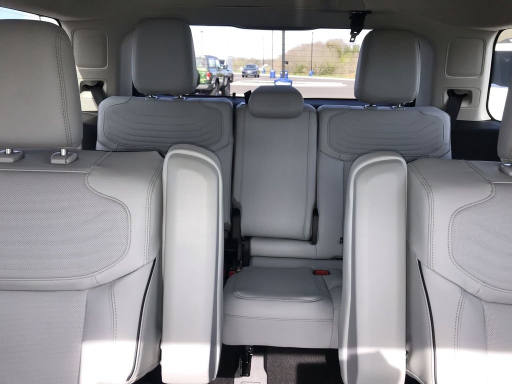 New 2026 Ford Expedition Platinum w/ Platinum Ultimate Package AWD/4WD image 24