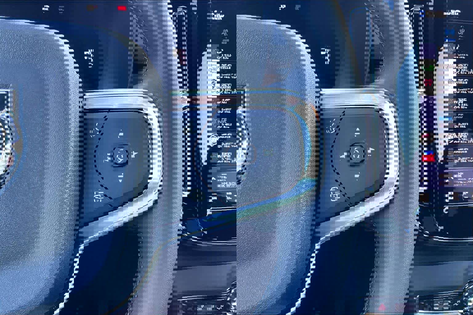 Used 2023 Volvo C40 P8 Recharge Ultimate image 22