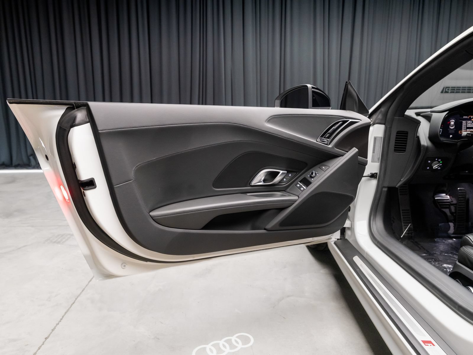 Used 2018 Audi R8 V10 w/ 20" Wheel Package RWD image 65