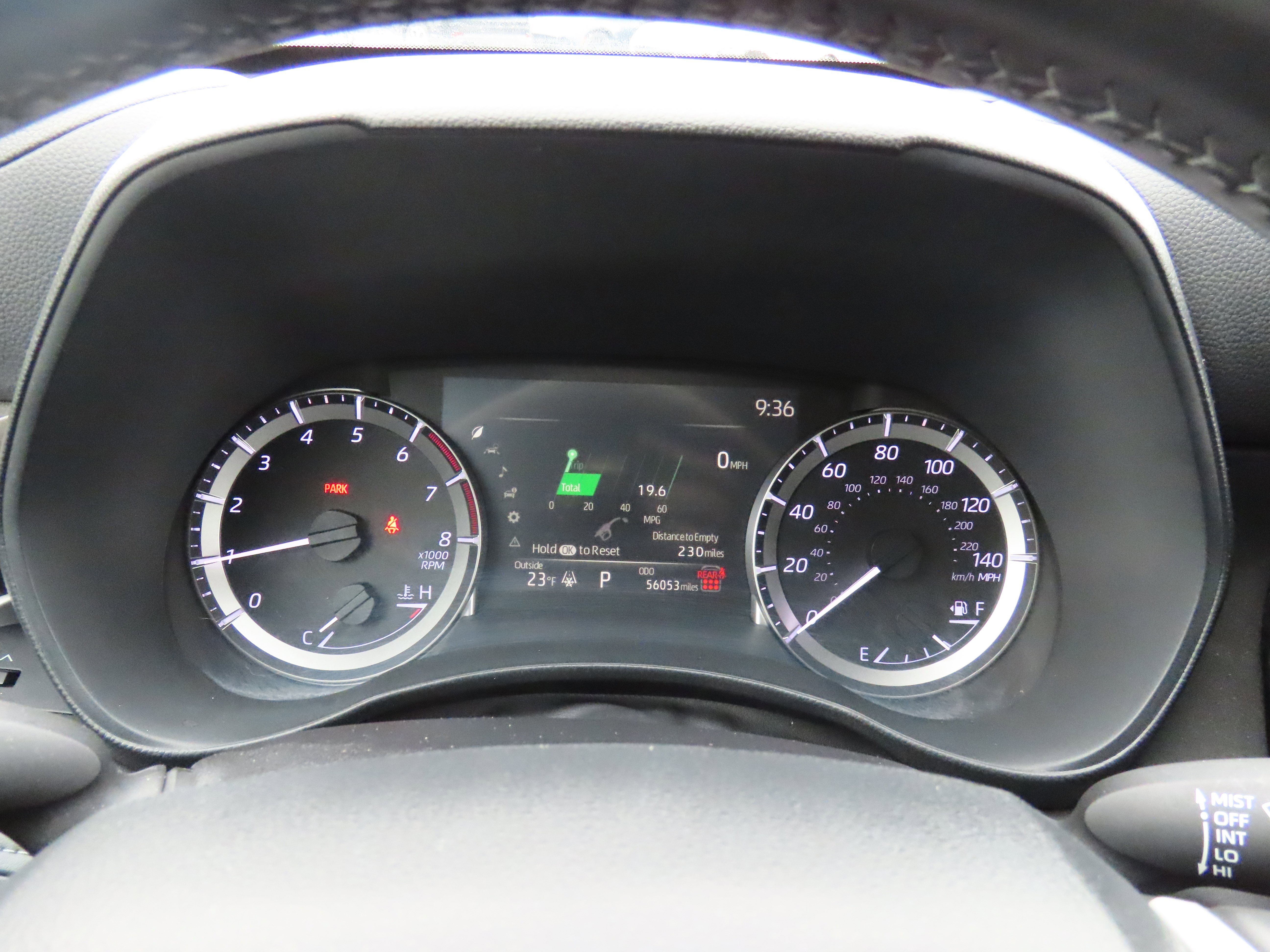 Used 2024 Toyota Highlander LE image 32