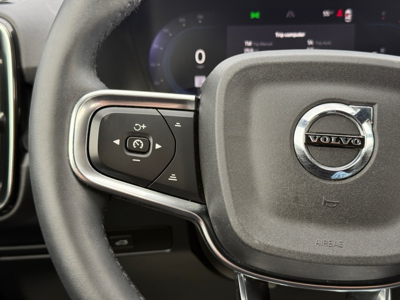 Used 2023 Volvo XC40 B5 Core AWD/4WD image 12