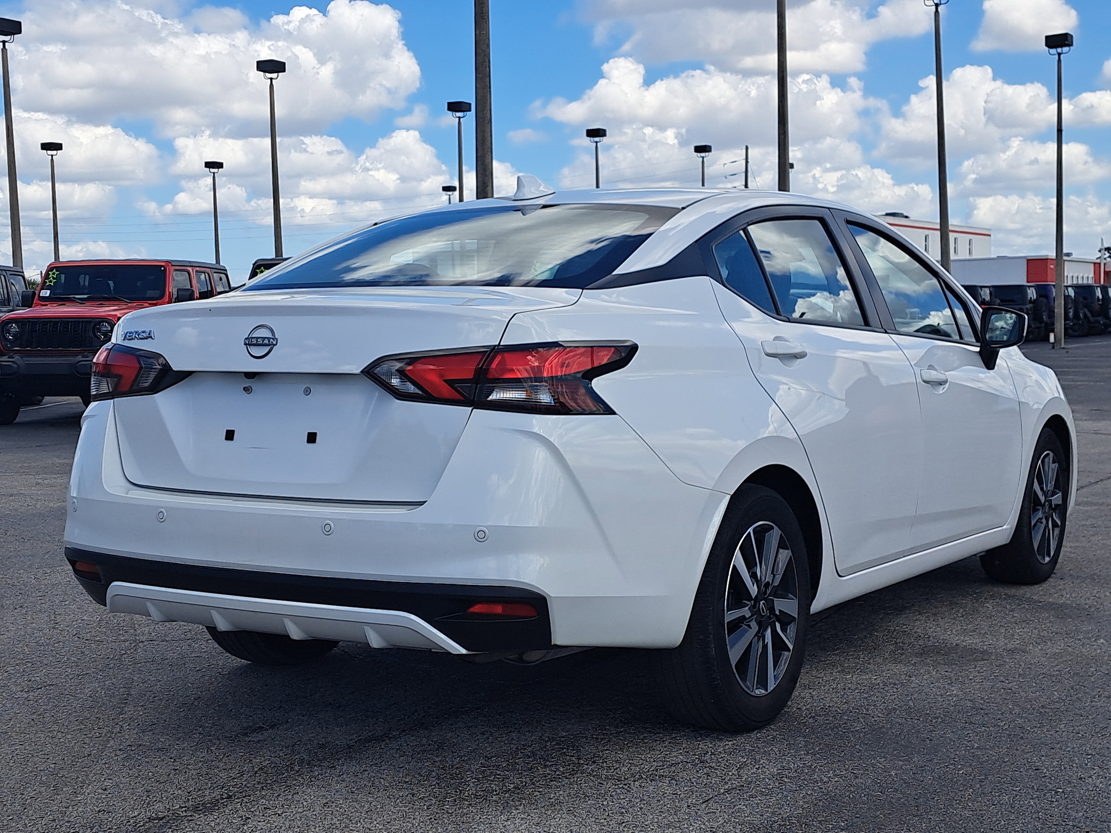 Used 2025 Nissan Versa SV image 7