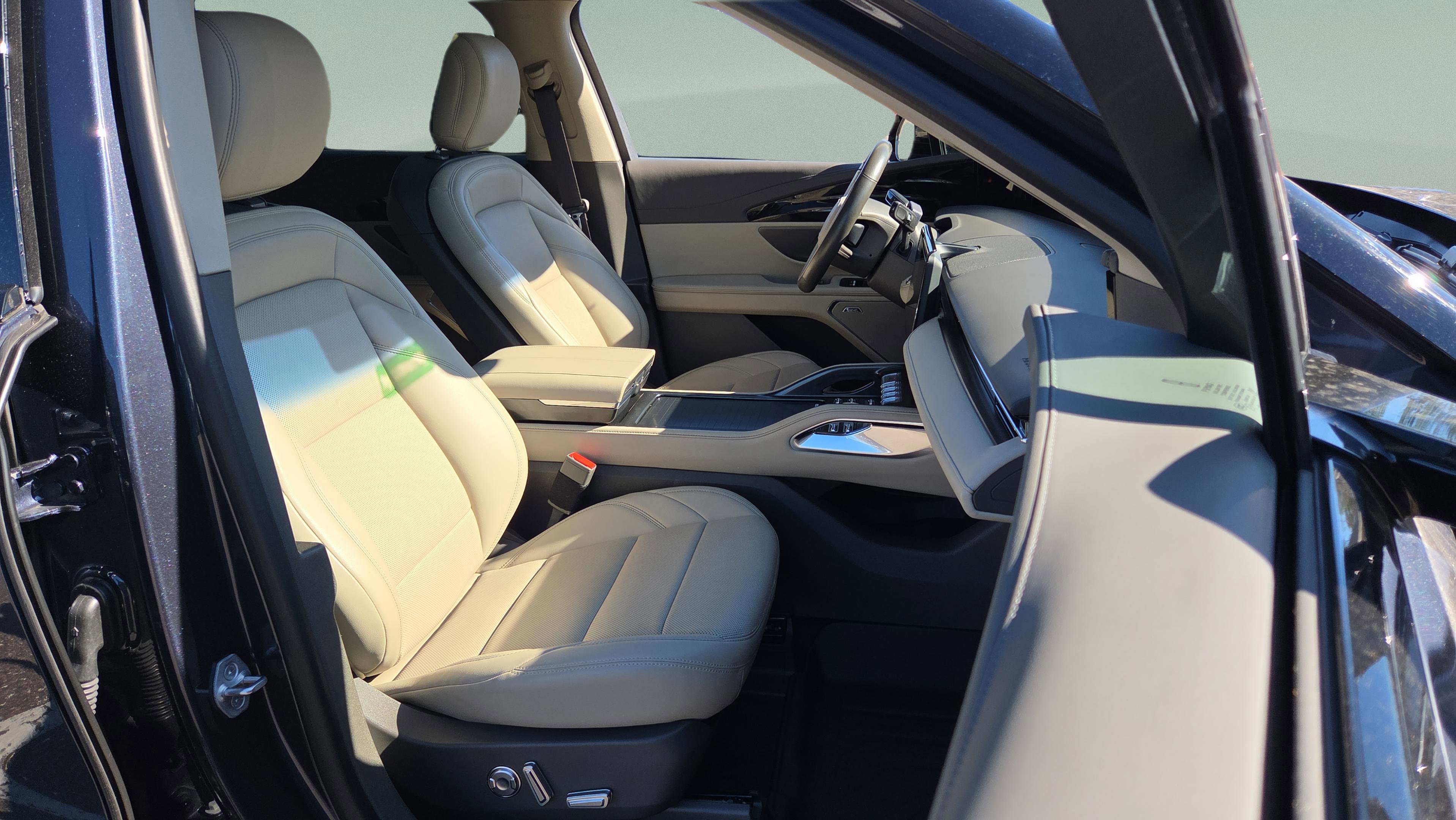 Used 2024 Lincoln Nautilus Premier w/ Equipment Group 102A image 28