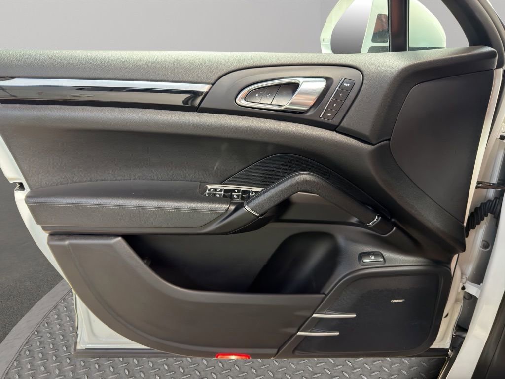 Used 2018 Porsche Cayenne S image 16