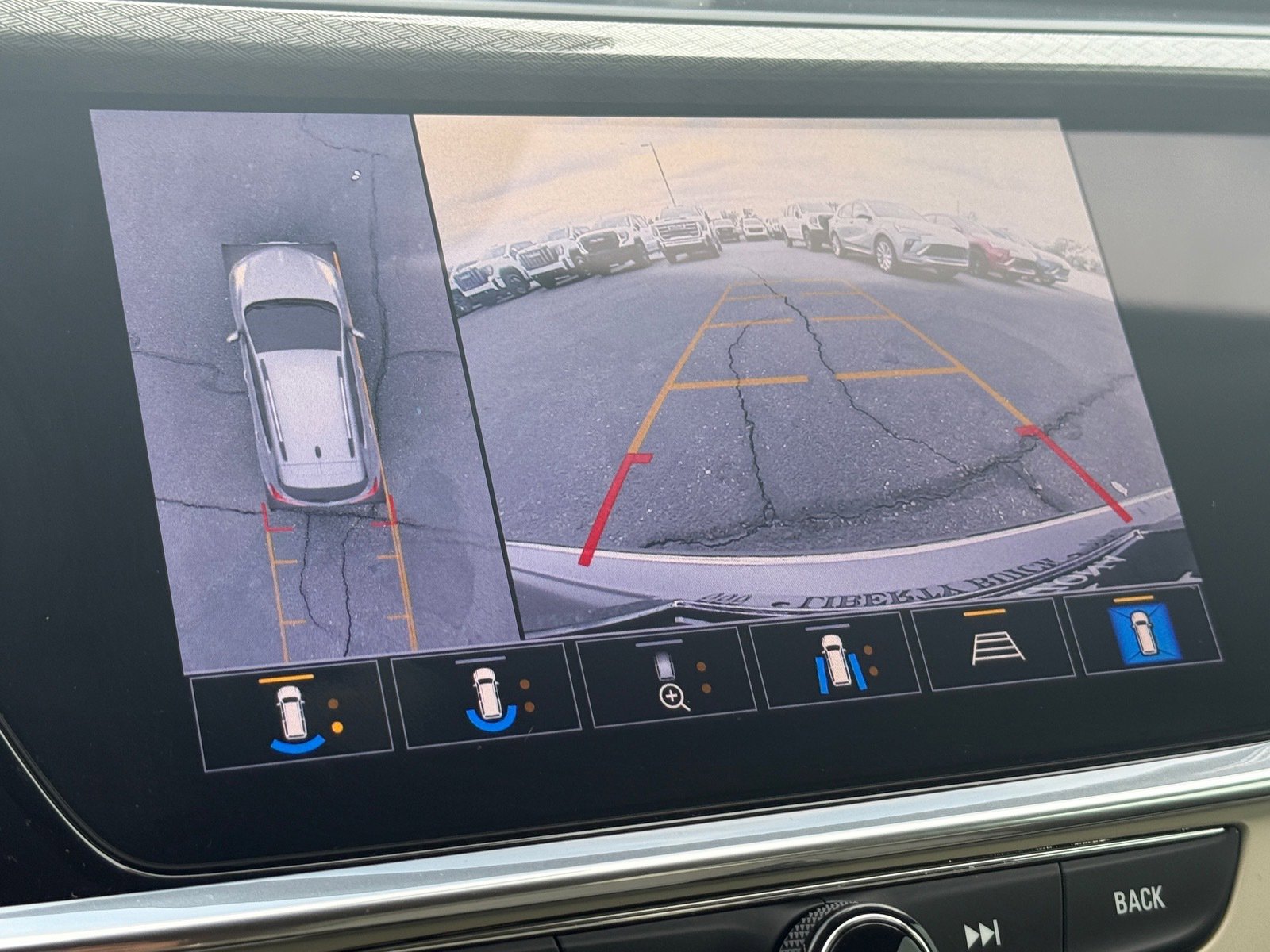 Used 2020 Buick Encore GX Essence w/ Advanced Technology Package image 25