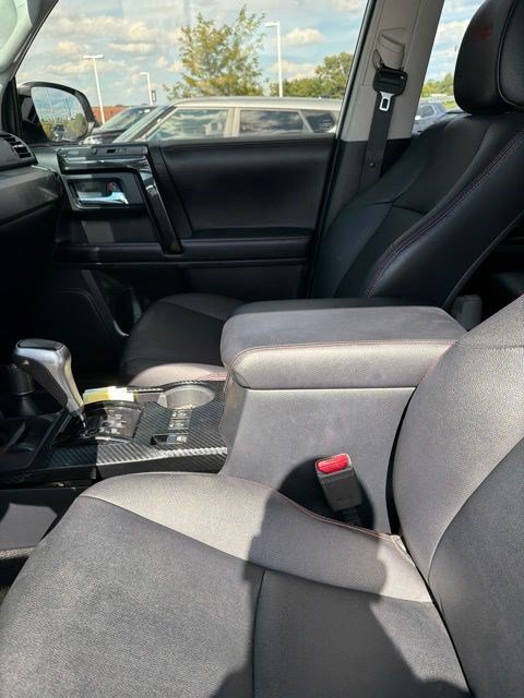 Used 2018 Toyota 4Runner TRD Off-Road Premium AWD/4WD image 10