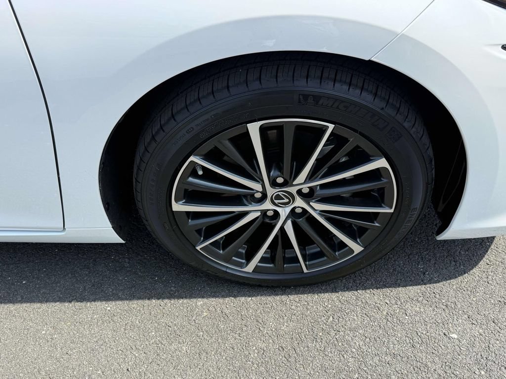 Used 2024 Lexus ES 350 w/ Premium Package FWD image 7
