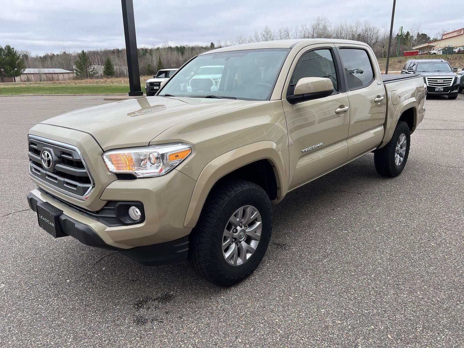 Used 2016 Toyota Tacoma SR5 w/ SR5 Appearance Package (SN) AWD/4WD image 3