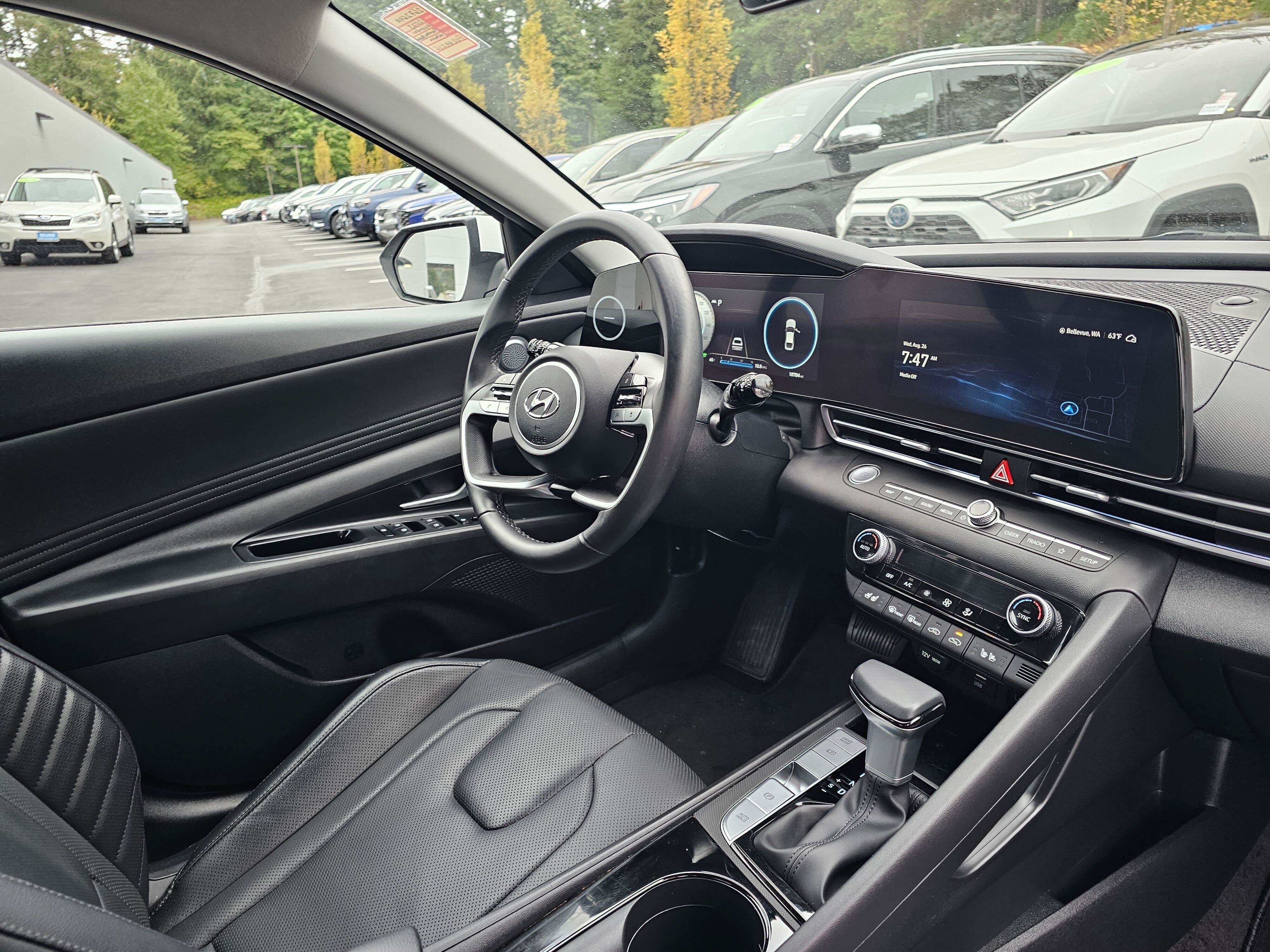 Used 2023 Hyundai Elantra Limited w/ Cargo Package FWD image 10