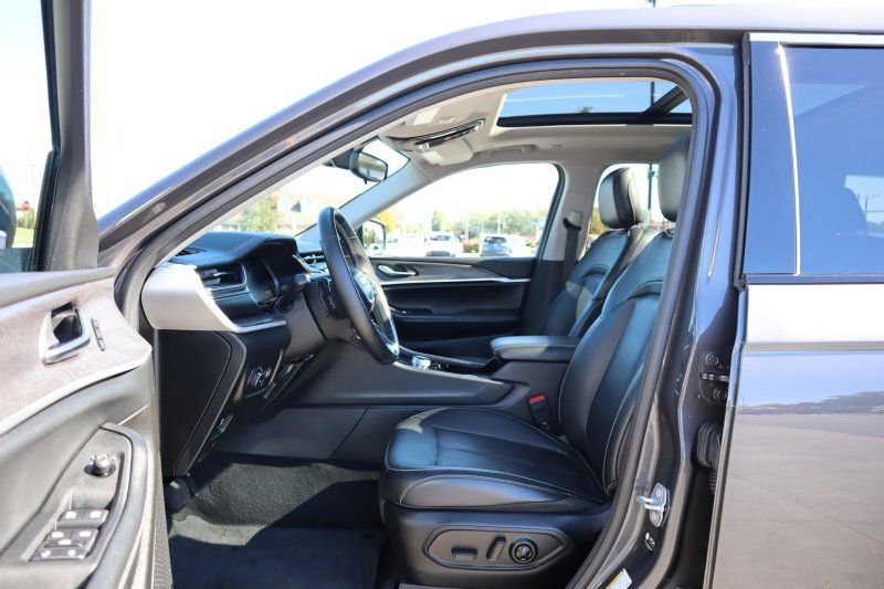 Used 2022 Jeep Grand Cherokee L Limited image 9