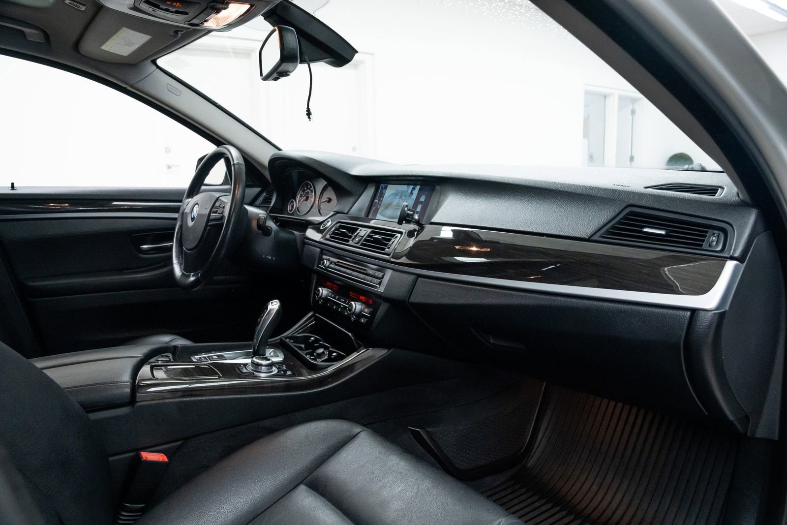 Used 2011 BMW 535i xDrive Sedan AWD/4WD image 26