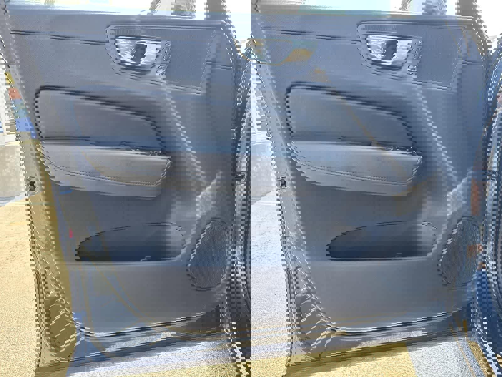 Used 2023 Volvo XC60 B5 Plus image 19