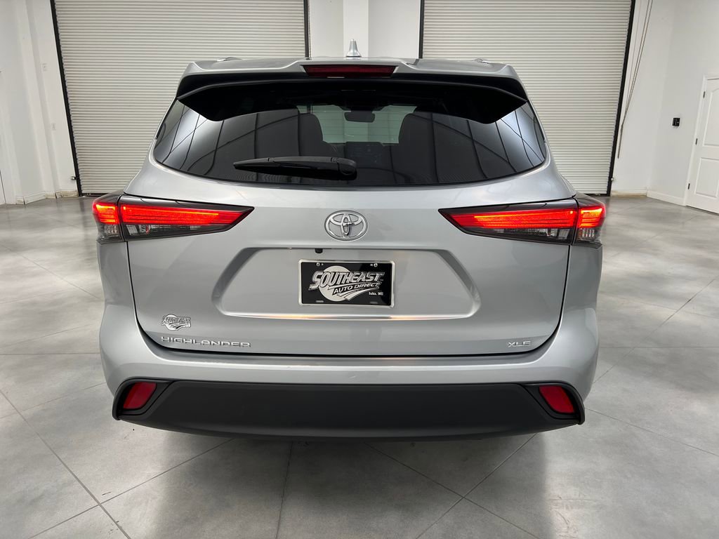 Used 2020 Toyota Highlander XLE image 6