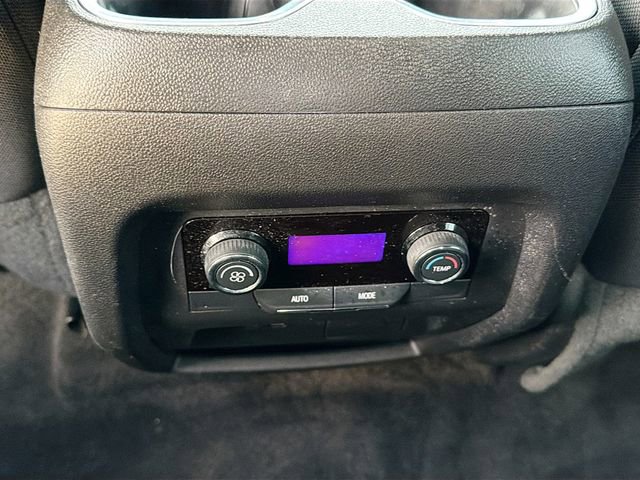 Used 2025 Chevrolet Traverse LT image 24