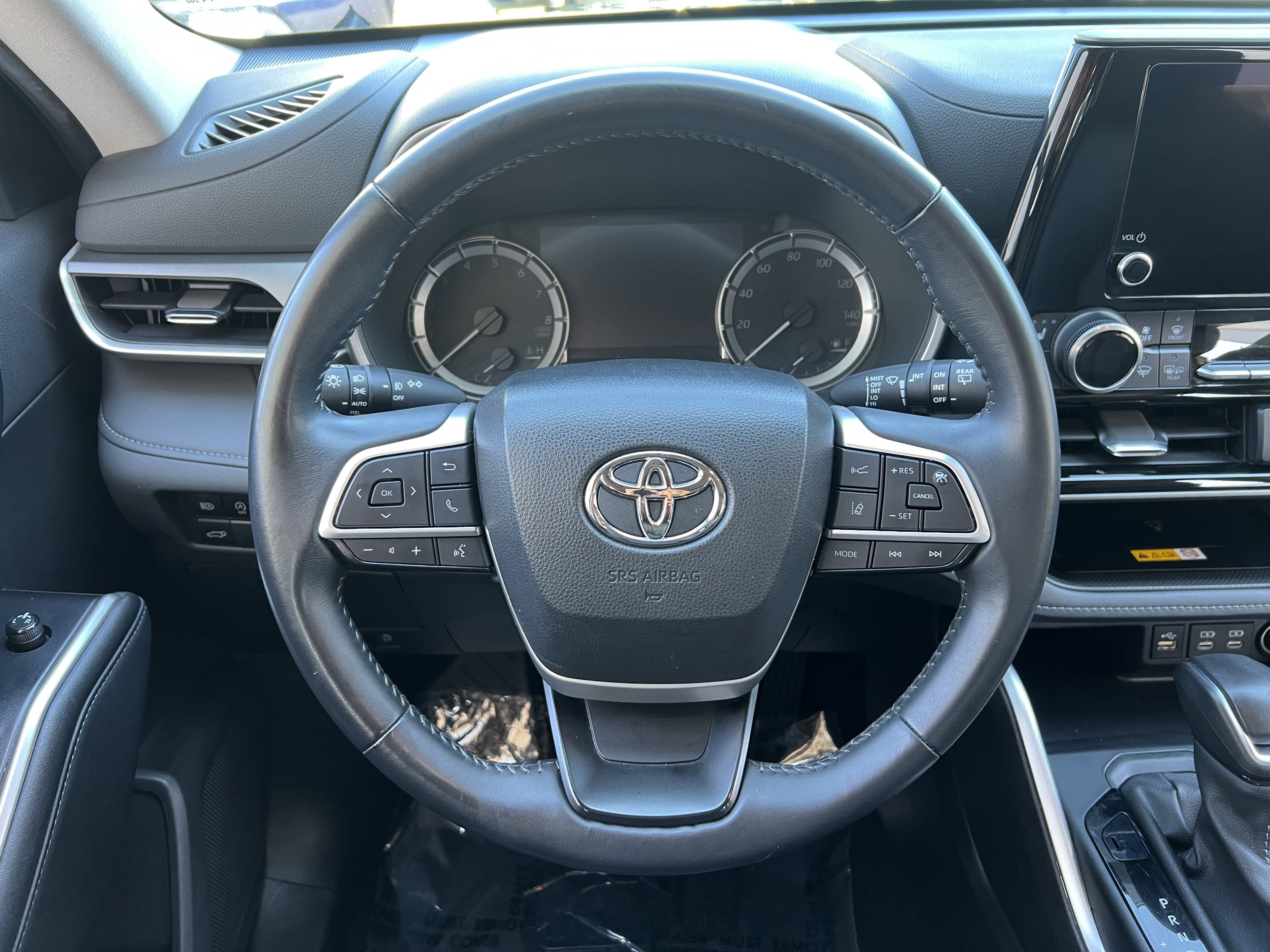 Used 2024 Toyota Highlander XLE image 30