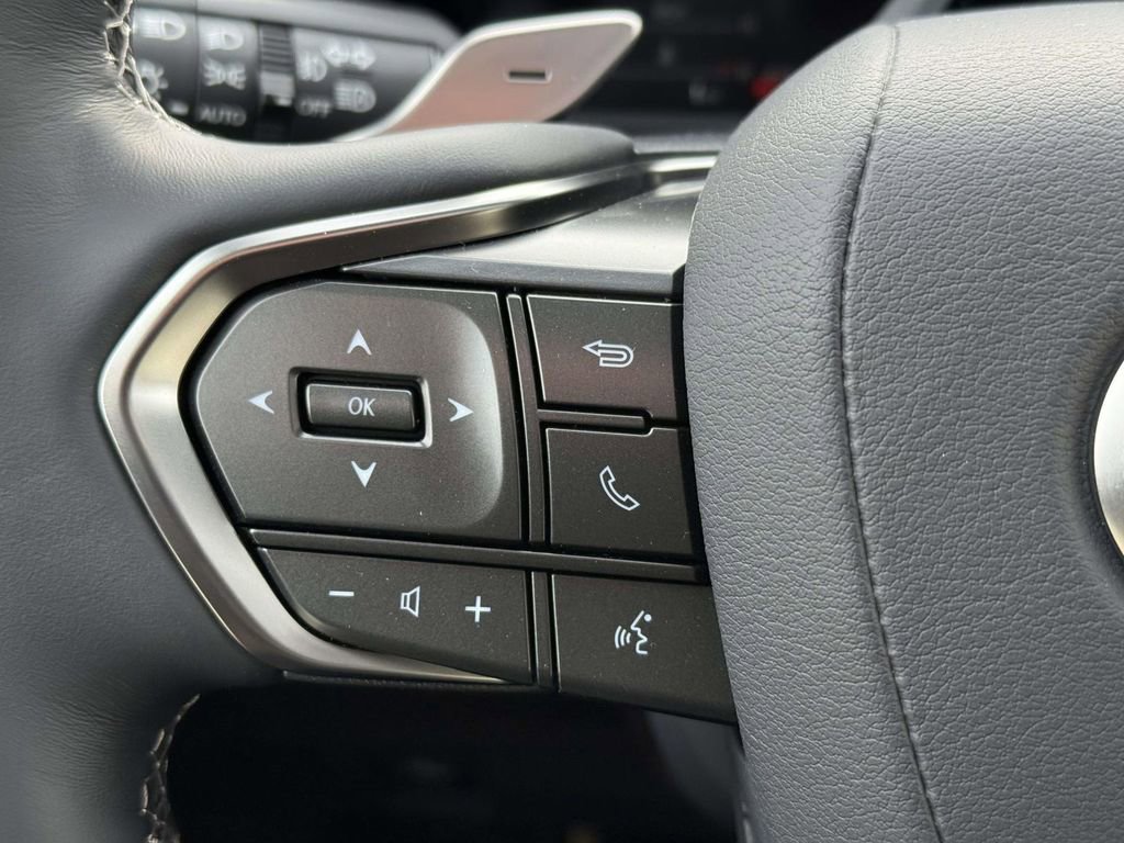 Used 2026 Lexus LX 600 4WD w/ Luxury Package image 18