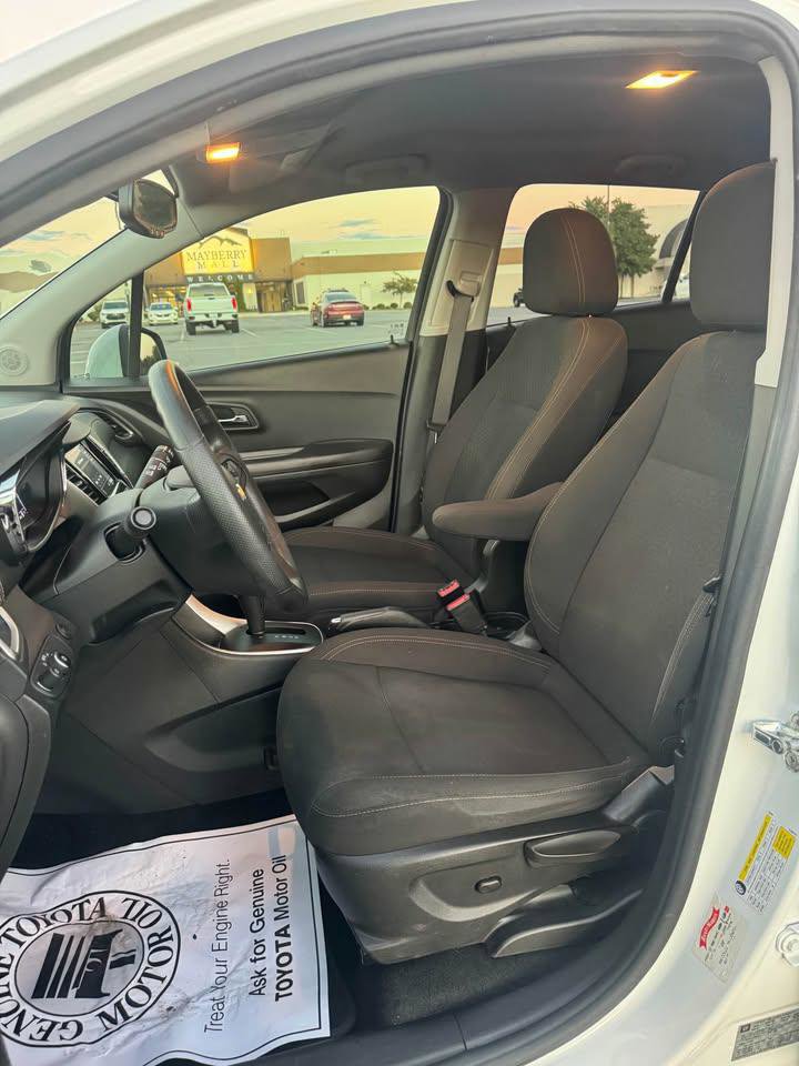 Used 2020 Chevrolet Trax LS w/ Tint and Cruise Package image 5