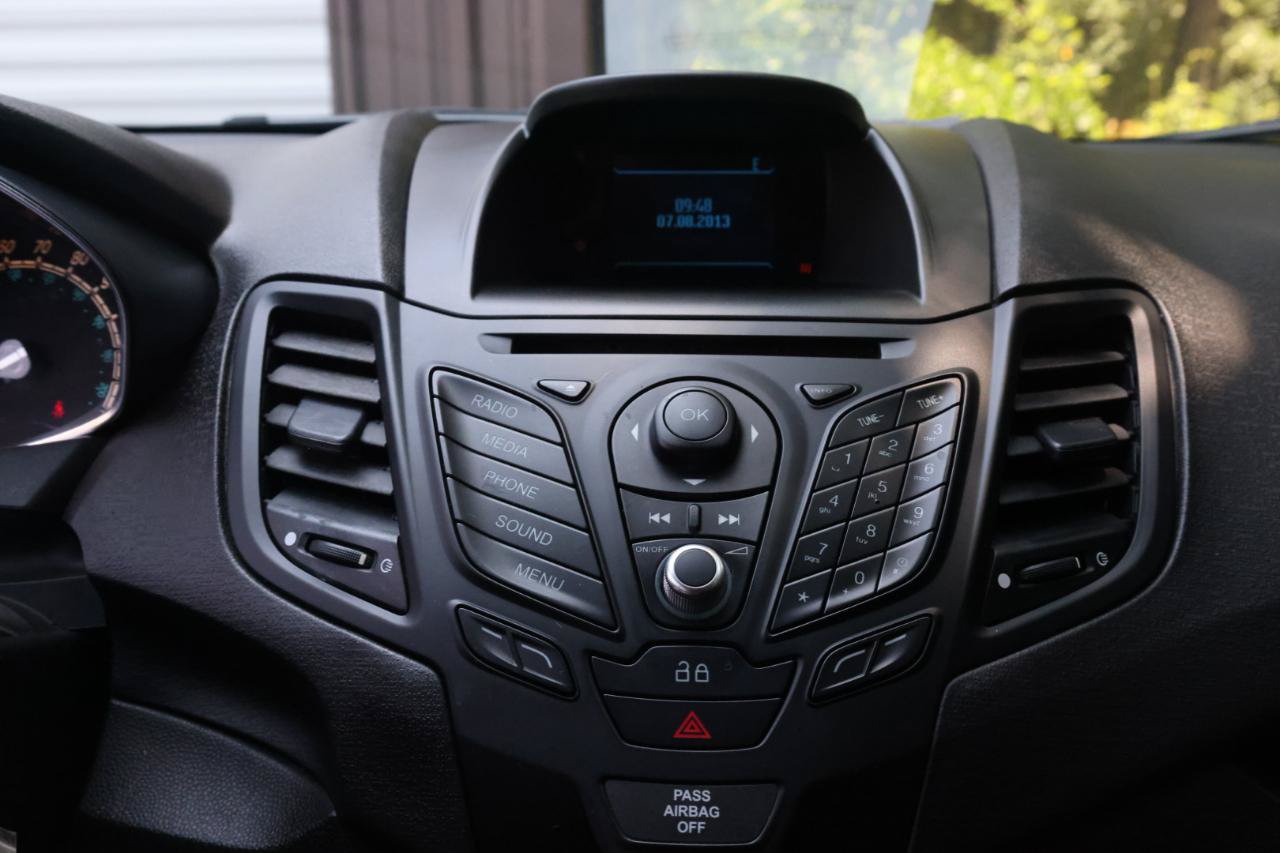 Used 2014 Ford Fiesta SE w/ Exterior Protection Package FWD image 10