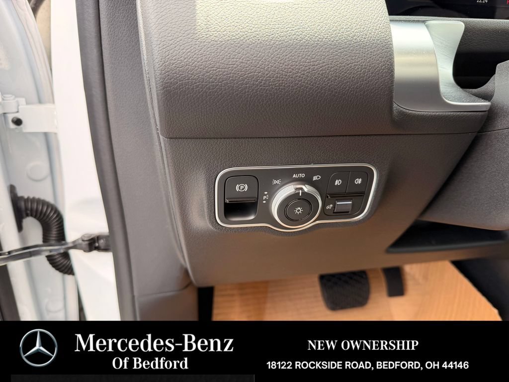 New 2026 Mercedes-Benz GLB 250 4MATIC image 9