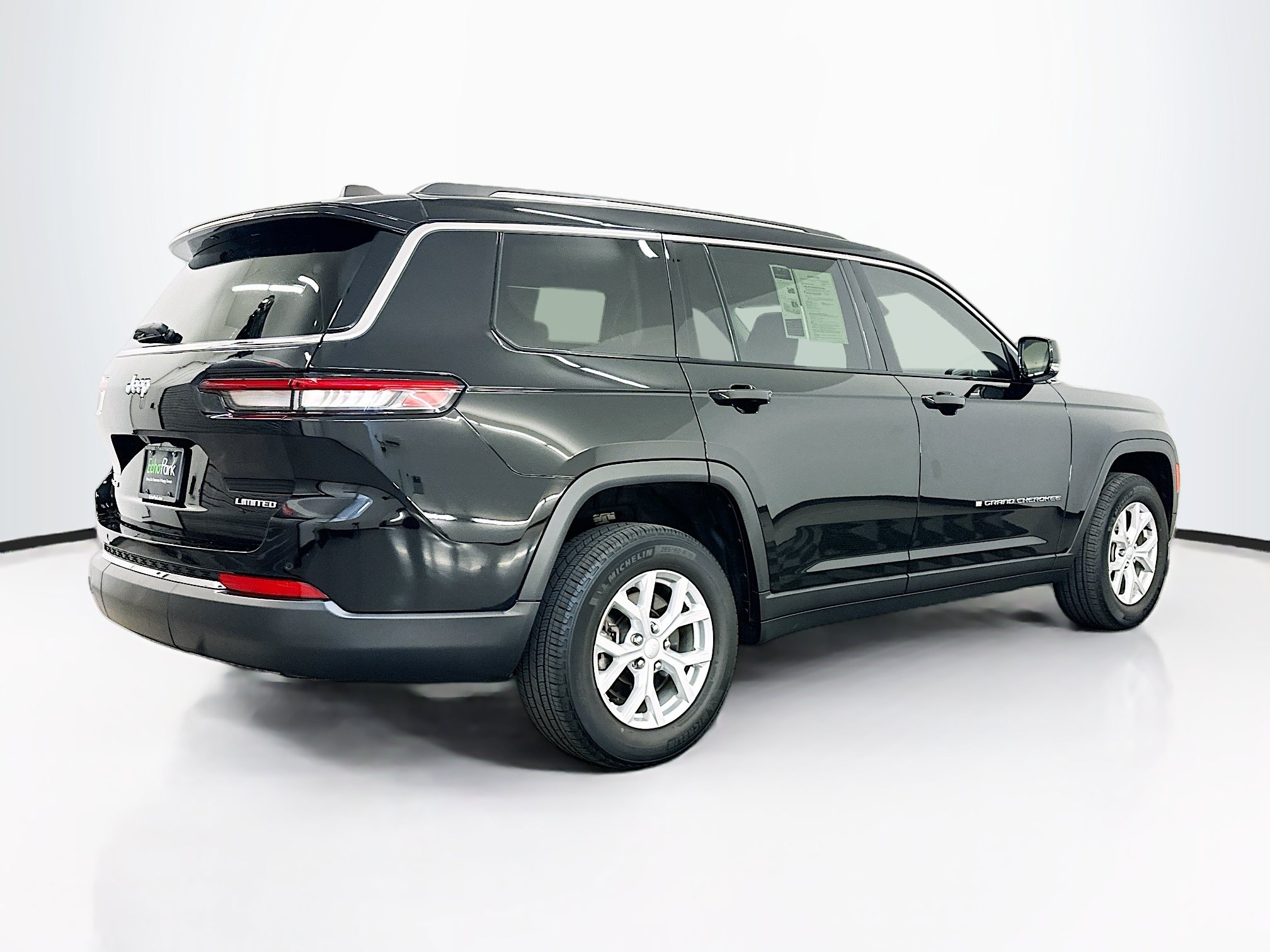 Used 2023 Jeep Grand Cherokee L Limited AWD/4WD image 9