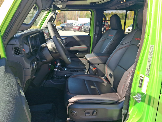 Used 2025 Jeep Wrangler Unlimited Rubicon w/ Convenience Group AWD/4WD image 13