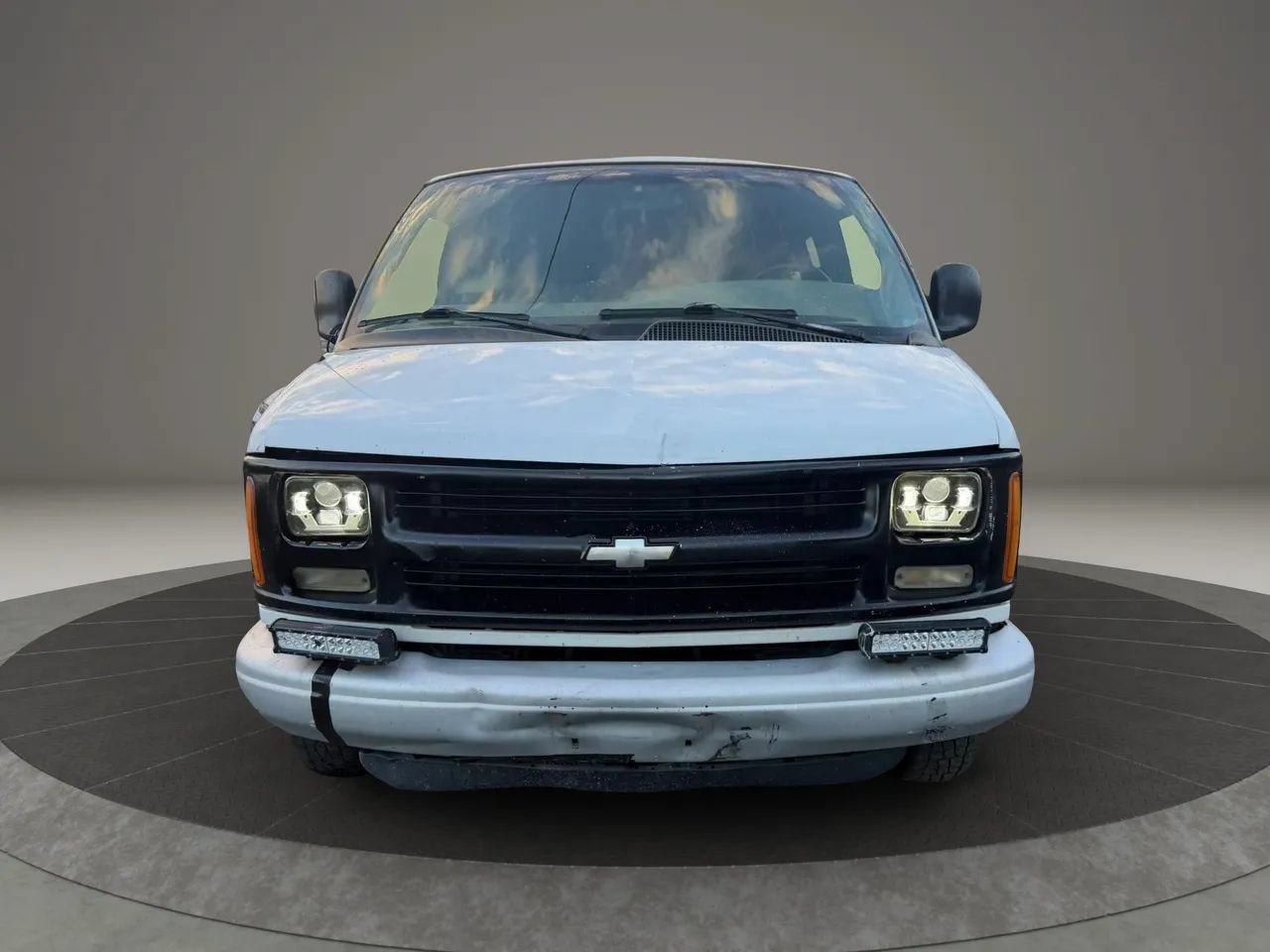 Used 2001 Chevrolet Express 2500 Passenger RWD image 2