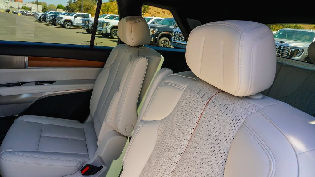 New 2027 Cadillac Vistiq Luxury w/ LPO, Floor Liner Package AWD/4WD image 9