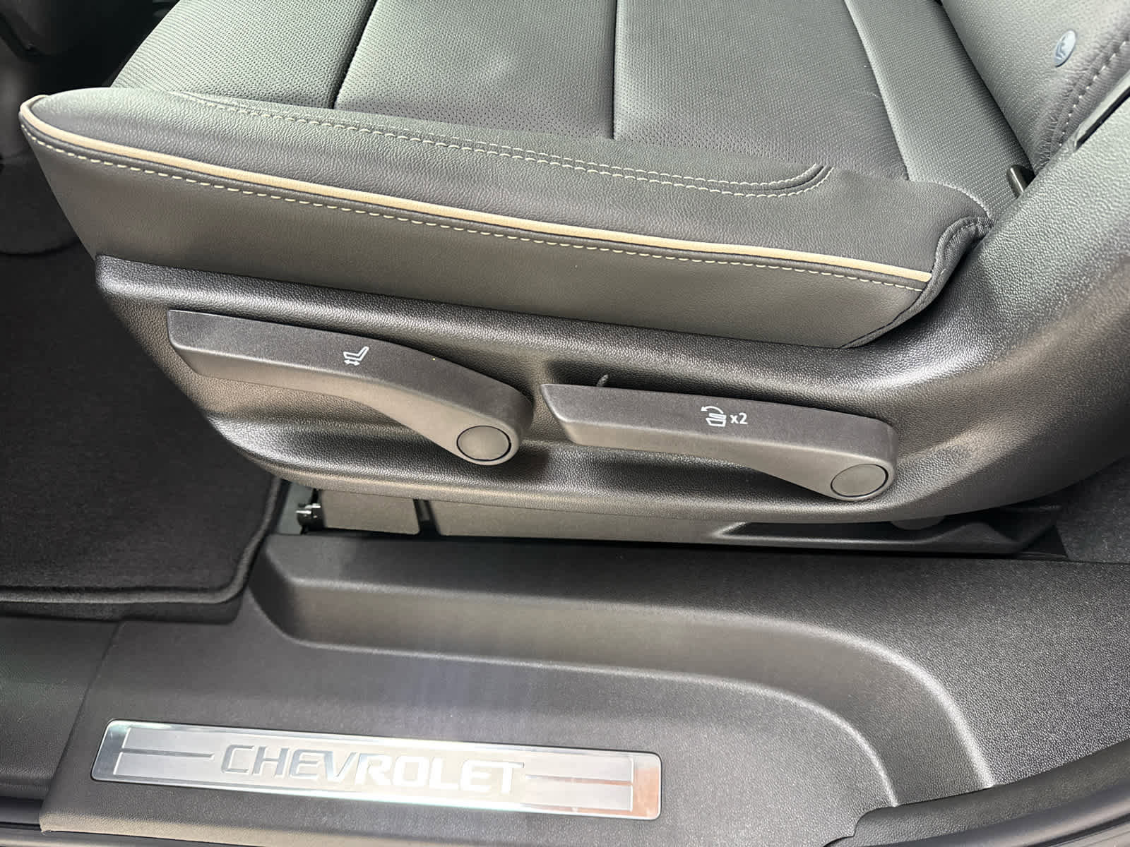 New 2026 Chevrolet Suburban Premier image 39