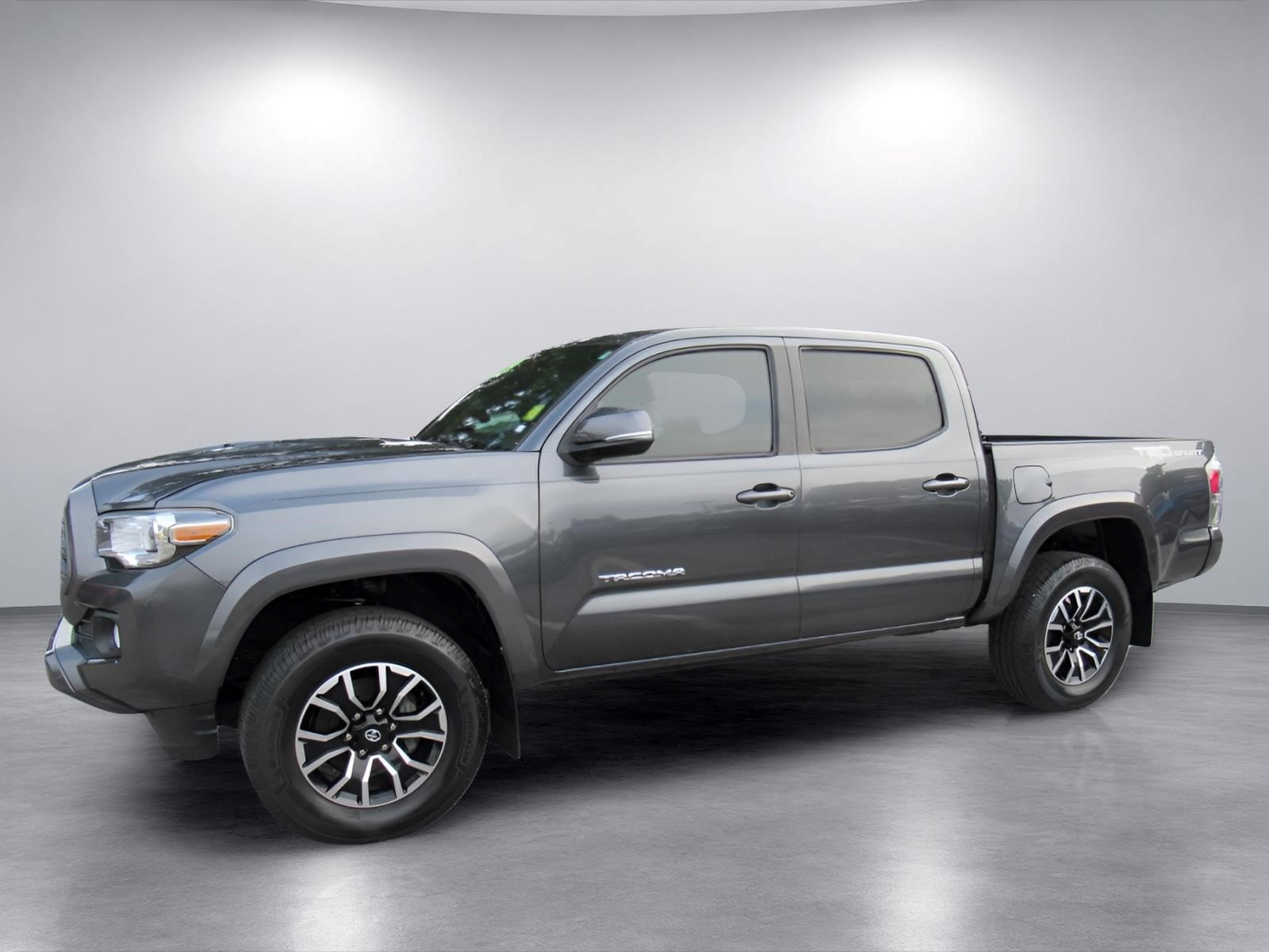 Used 2022 Toyota Tacoma TRD Sport w/ Technology Package RWD image 4