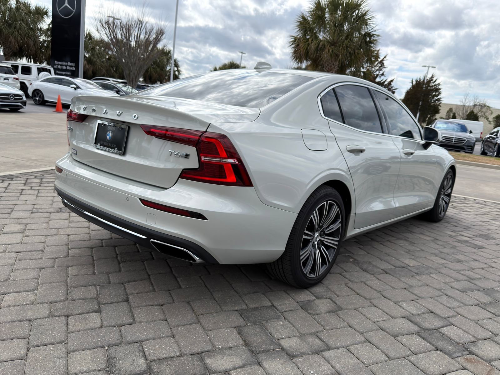 Used 2020 Volvo S60 T6 Inscription image 9