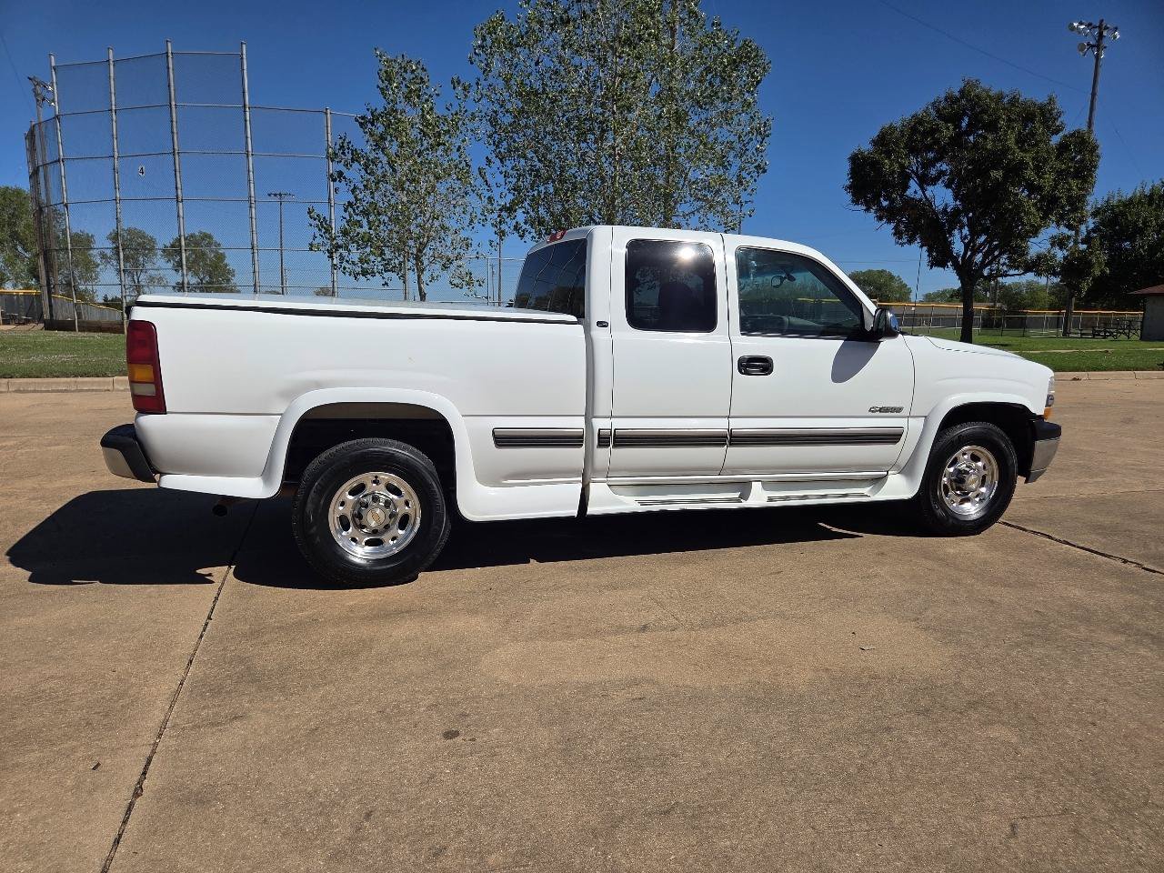 Used 1999 Chevrolet Silverado 2500 LS w/ Firm Ride Suspension Pkg RWD image 27