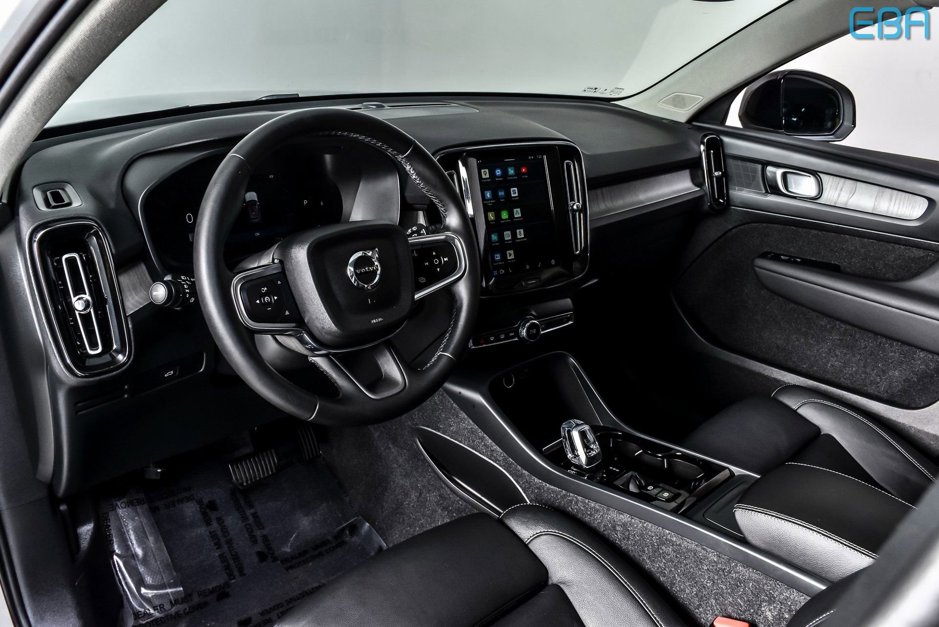 Used 2025 Volvo XC40 B5 Plus image 16