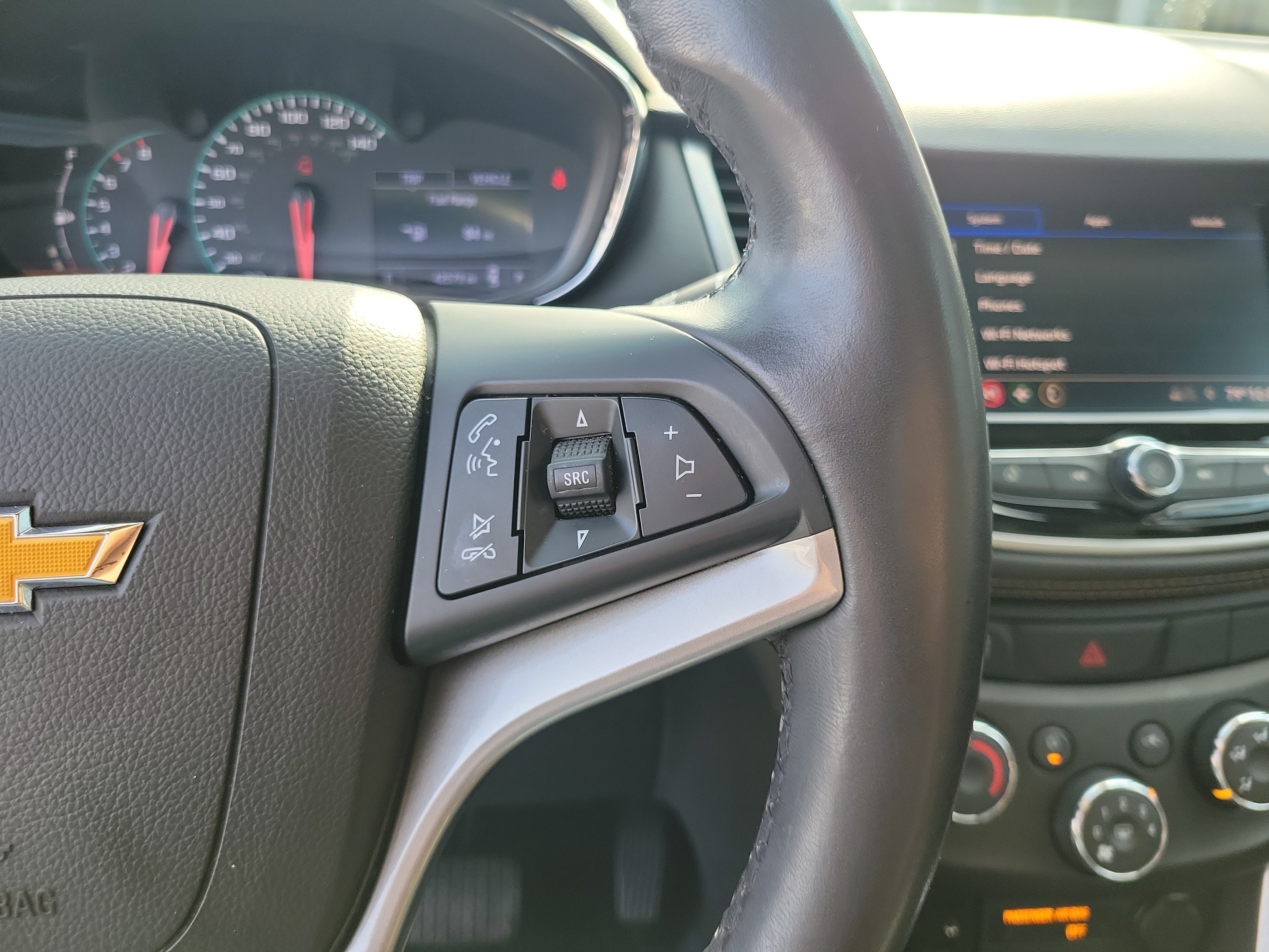 Used 2020 Chevrolet Trax LT w/ LT Convenience Package FWD image 23