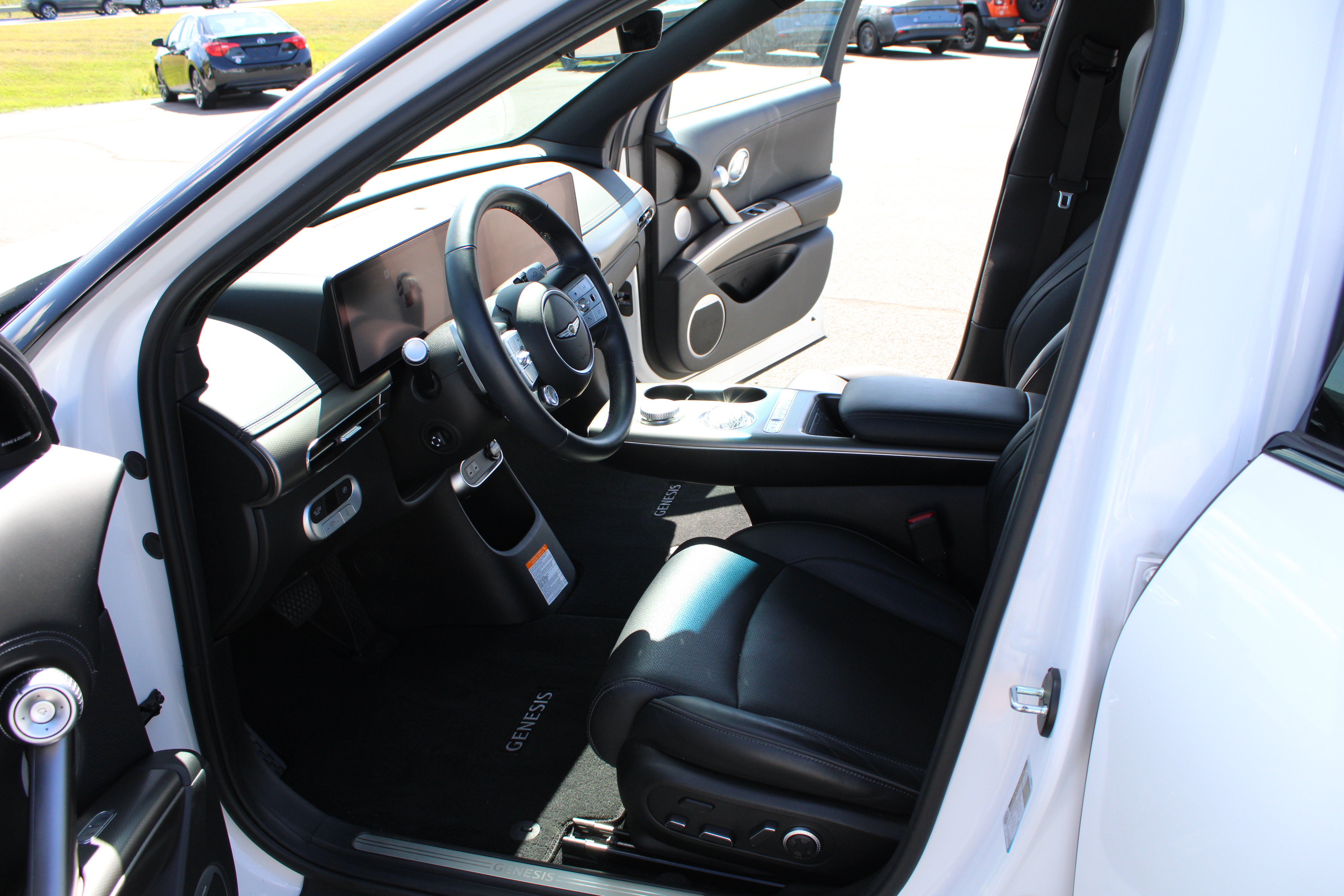 Used 2023 Genesis GV60 Advanced AWD/4WD image 20
