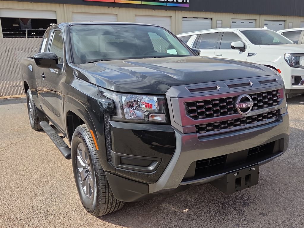 Used 2025 Nissan Frontier SV image 6