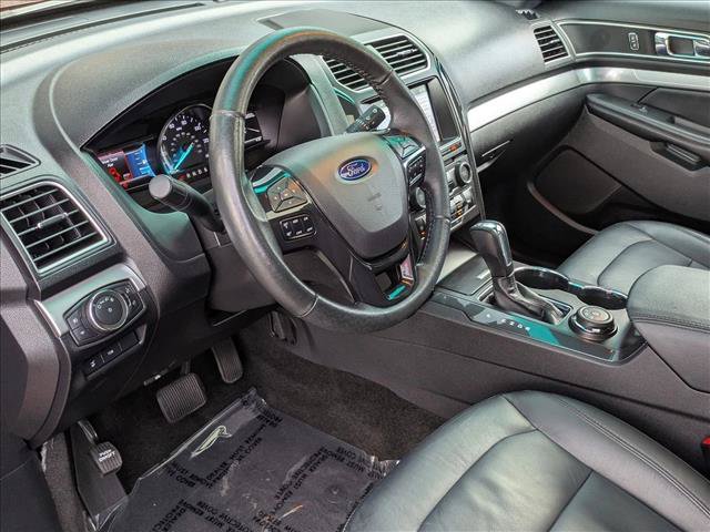 Used 2017 Ford Explorer XLT w/ Equipment Group 202A AWD/4WD image 10