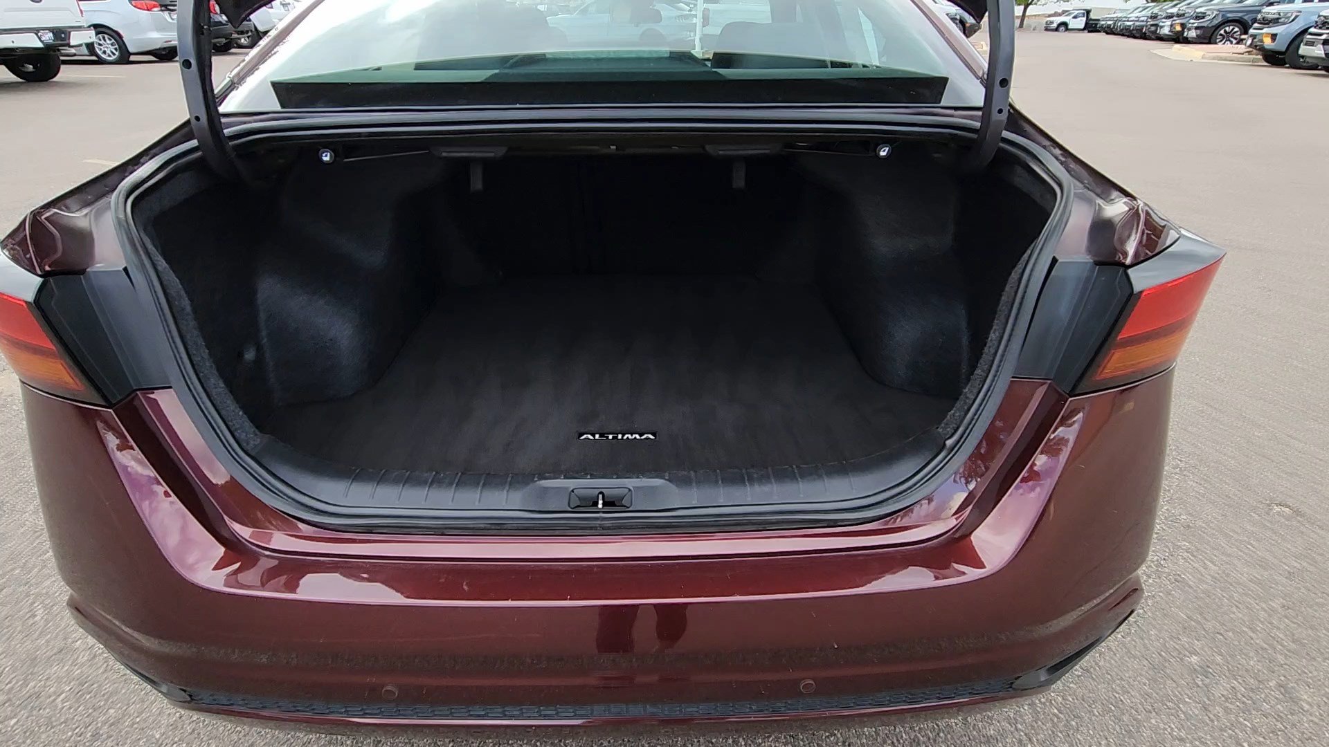 Used 2024 Nissan Altima 2.5 SV FWD image 39
