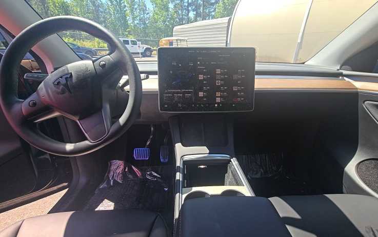 Used 2023 Tesla Model Y AWD image 9