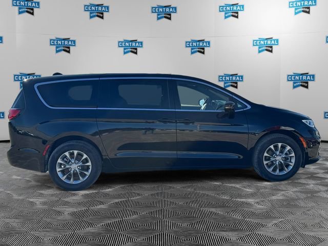 New 2026 Chrysler Pacifica Select image 6