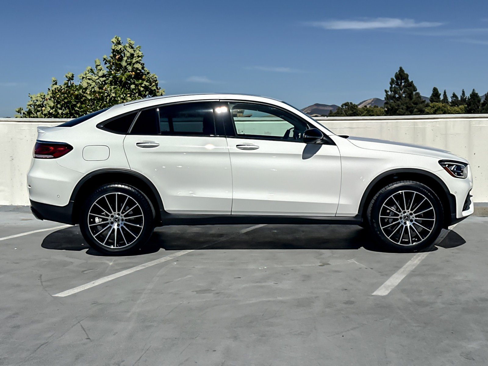 Used 2023 Mercedes-Benz GLC 300 4MATIC Coupe image 9