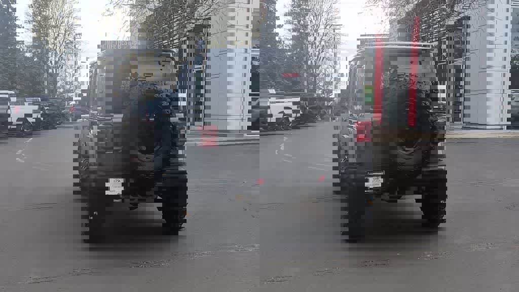 Used 2022 Jeep Wrangler Unlimited Rubicon w/ Xtreme Recon 35" Tire Package image 7