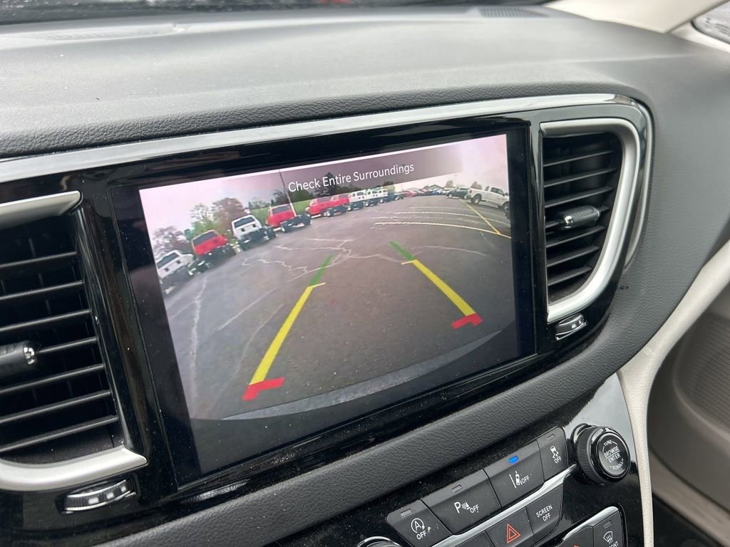 Certified 2024 Chrysler Pacifica Touring-L FWD image 18