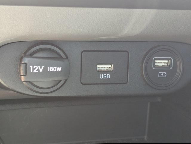 Used 2022 Hyundai Elantra SE FWD image 20