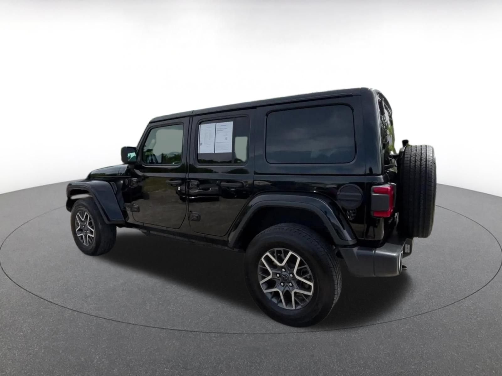 Used 2025 Jeep Wrangler Unlimited Sahara AWD/4WD image 10