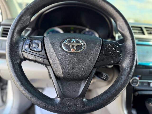 Used 2015 Toyota Camry LE image 10