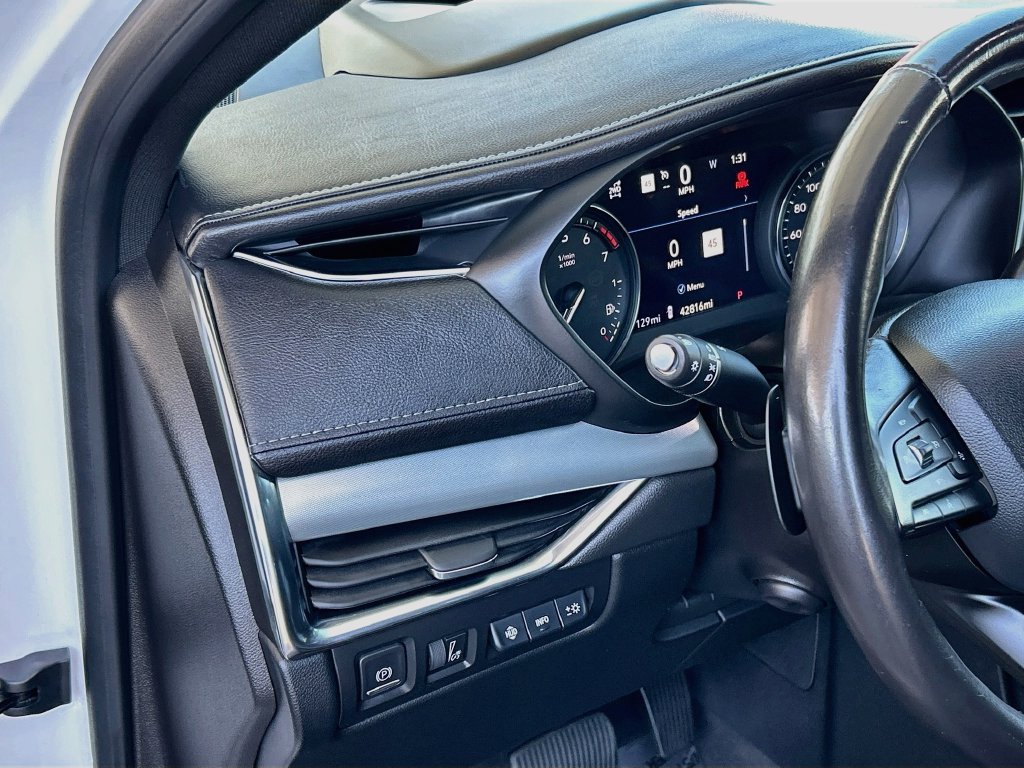 Used 2019 Cadillac XT4 Premium Luxury w/ Technology Package AWD/4WD image 10