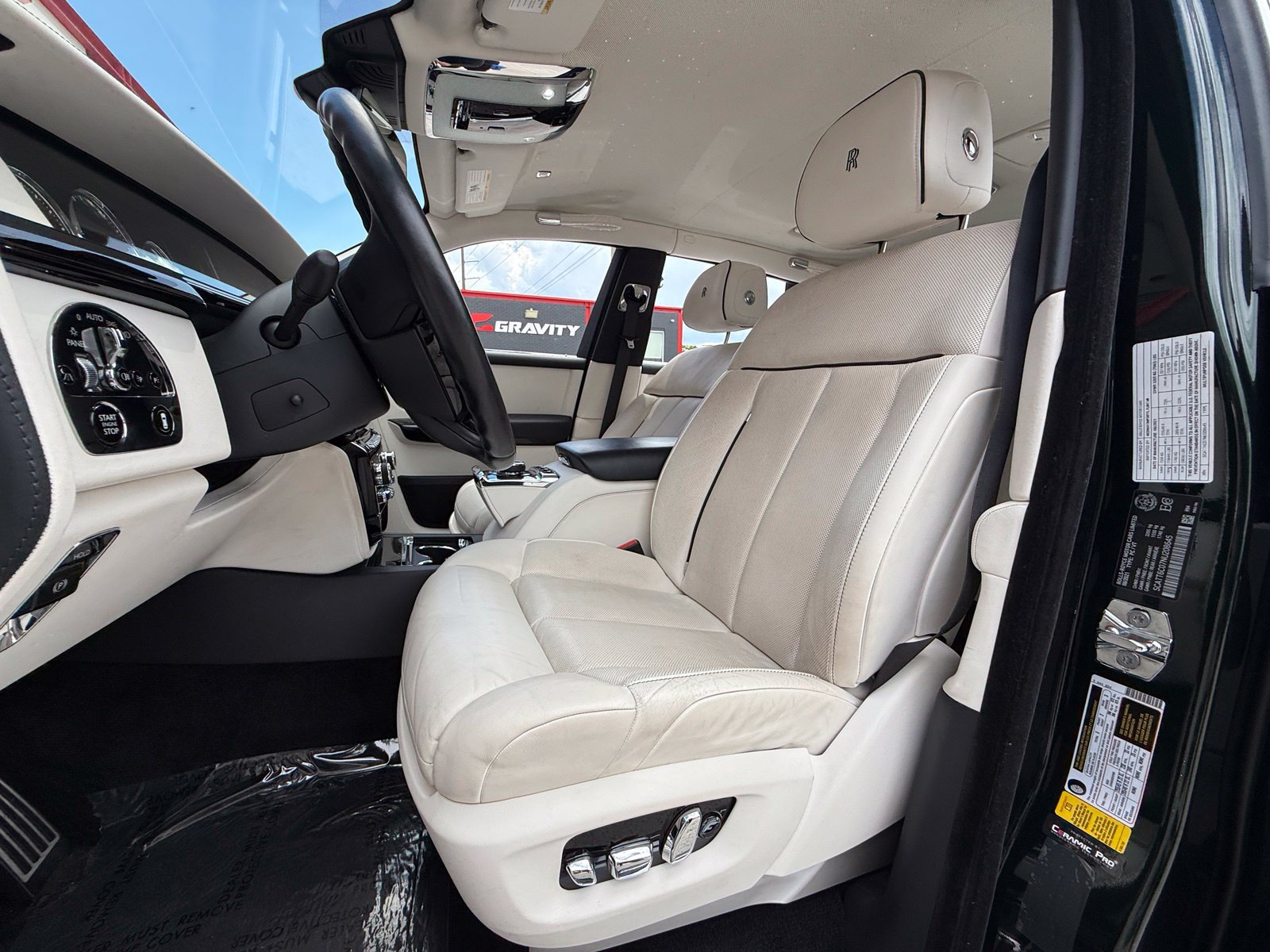Used 2022 Rolls-Royce Phantom Sedan RWD image 29
