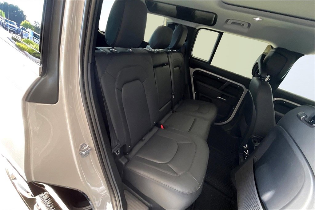 New 2026 Land Rover Defender 110 X-Dynamic SE image 9