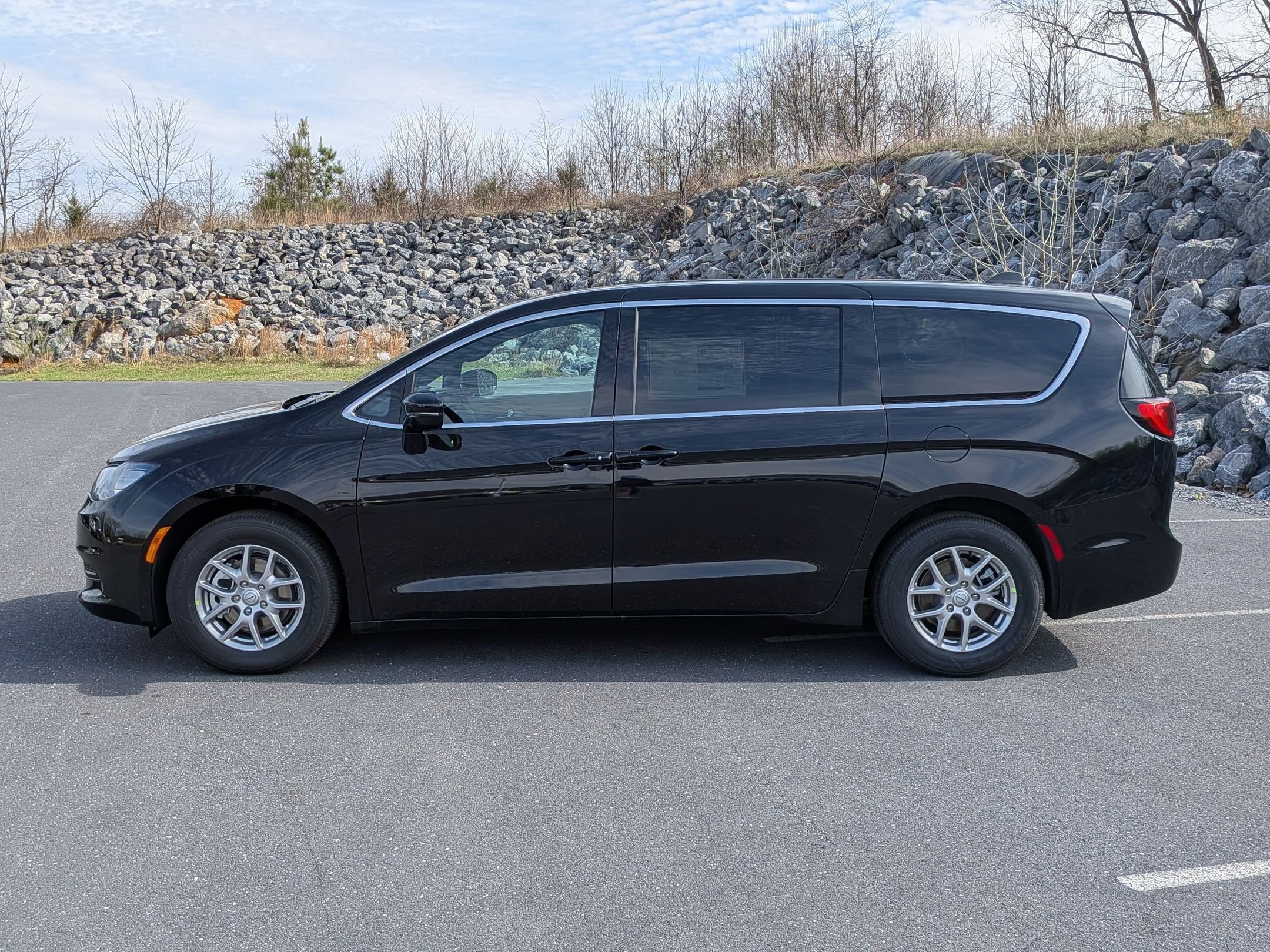 New 2026 Chrysler Voyager LX image 8